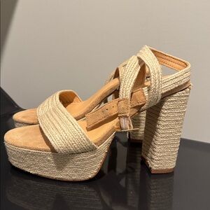 Elegant Beige Espadrille Platform Sandals